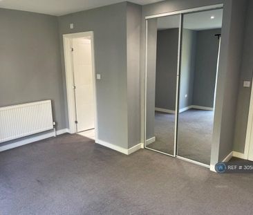 3 bedroom flat to rent - Photo 4