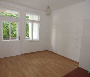 Blick ins Grüne! Zentrumsnahe Loggia-Wohnung – WG geeignet! Garagen... - Photo 4