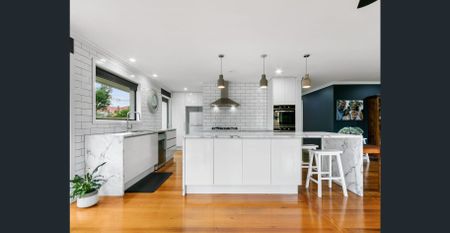 Modern Living - Photo 2