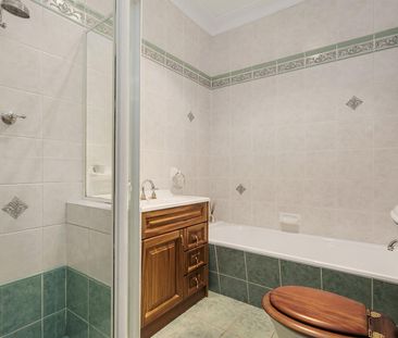 Family oasis in ideal location - Photo 5