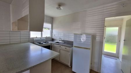 Two bedroom unit with great location - Photo 4