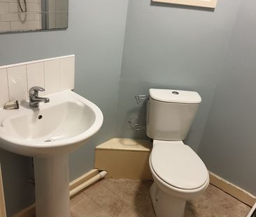 2 Bed Flat, Park West, NG7 - Photo 6