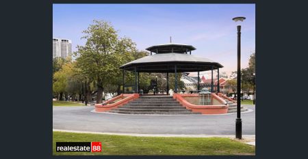 PICTURESQUE GARDEN VIEWS! - Photo 2