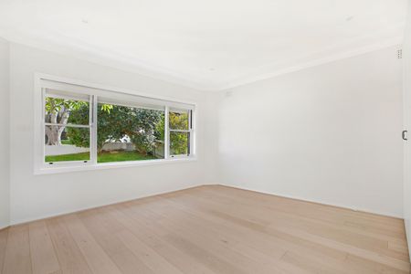 Grand Freestanding Family Home with Expansive Views in a Coveted Cul-de-Sac - Photo 5