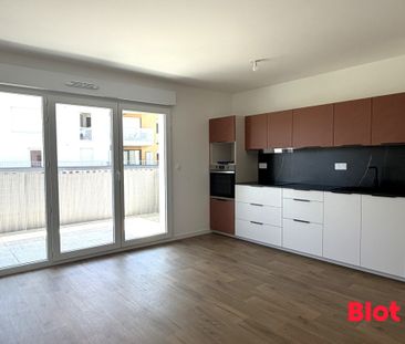 Location Appartement 3 pièces 60m² FOUGERES 35300 - Photo 2