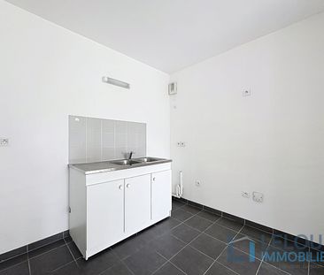 Location Appartement 2 pièces 48m² MONT ST AIGNAN 76130 - Photo 3