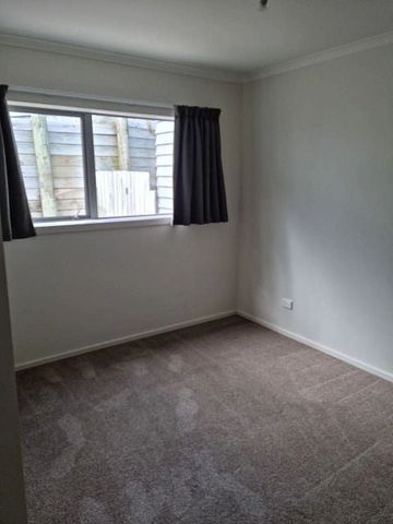 Large living area and a fantastic view! - Photo 4