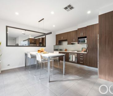 Open the Door To Classy Cosmopolitan Living - Photo 5