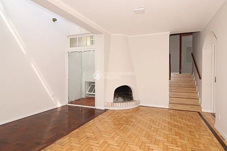 Casa com 4 quartos e 370m² para alugar em Chácara das Pedras, Porto Alegre. - Foto 2