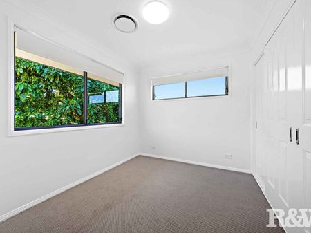 Spacious Townhouse - Photo 4