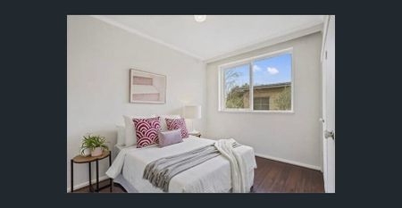 Stylish 2 Bedroom Apartment with Car Park in the Heart of Armadale - Photo 3