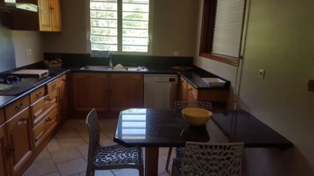 Appartement en haut de villa type T4 meublé ABYMES - Photo 4