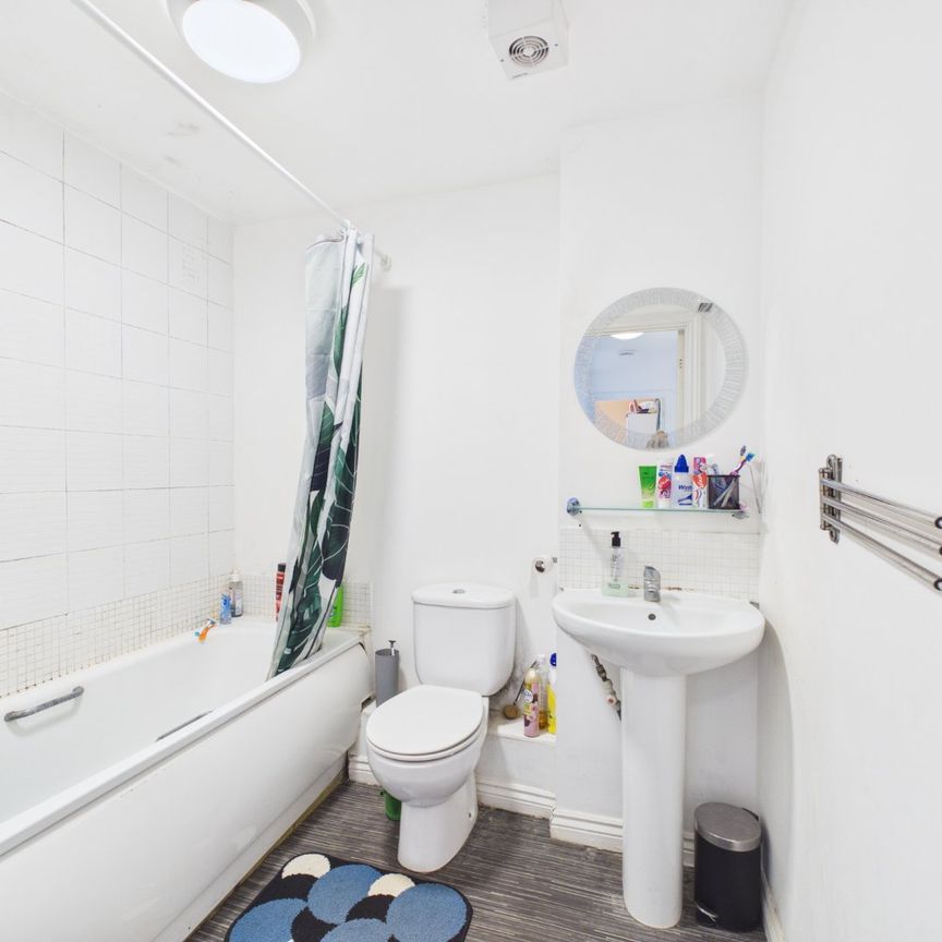2 bedroom Flat in Amersham Road, Reading - Photo 1