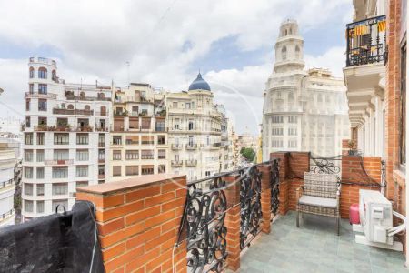 Valencia - Photo 2