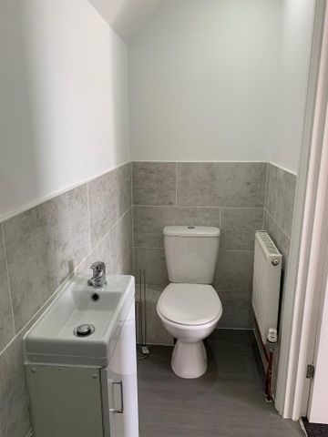 1 bedroom in a house share to rent - Photo 5