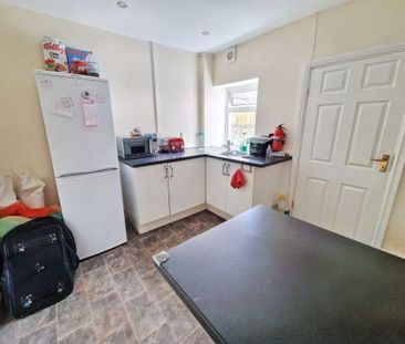 House - Terraced For Rent Wood Road, Pontypridd - Photo 2