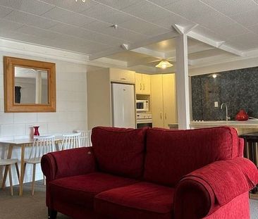 Spacious 1BR Flat in Havelock North ! - Photo 1