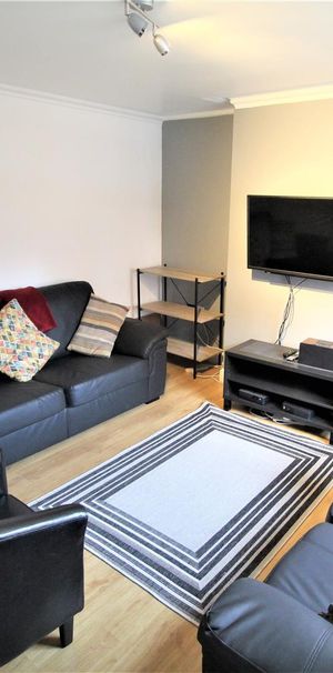 6 bedroom terraced house to rent - Photo 1