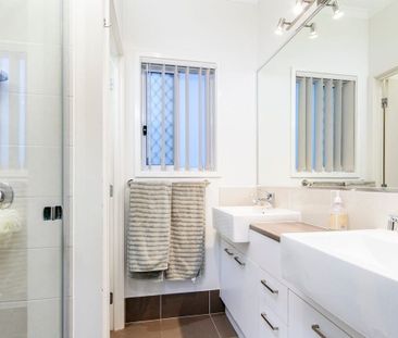 4 BEDROOM HOME IN GRIFFIN - 2 LIVING AREAS + STUDY + DRIVE THROUGH ... - Photo 5