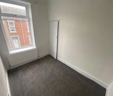 3 bedroom end of terrace house to rent - Photo 4