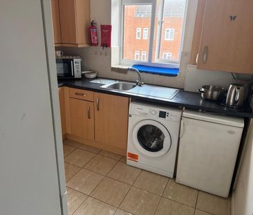 4 Bed Flat, Crane House, BR1 - Photo 3