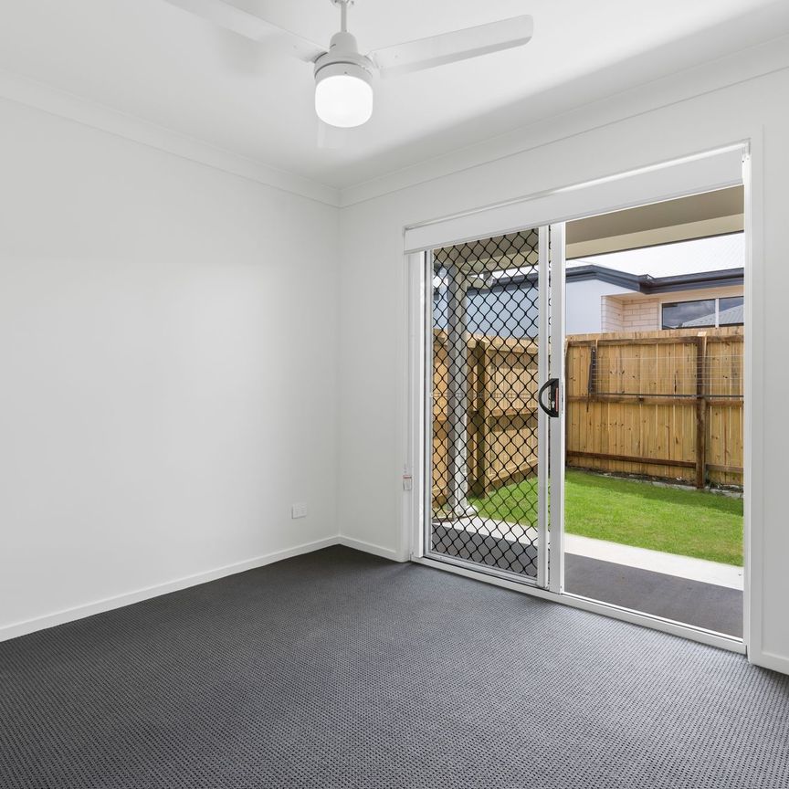 Modern 2 bedroom home with a fully fenced backyard! - Photo 1