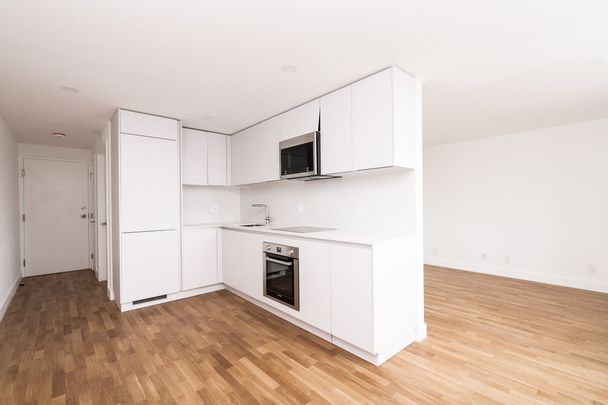 800 Richmond Street West - Photo 1