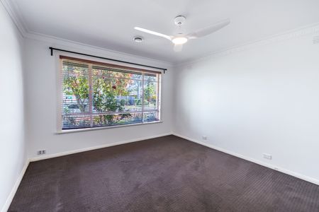 408 Chesterville Road, Bentleigh East VIC 3165 - House For Rent | Domain - Photo 3