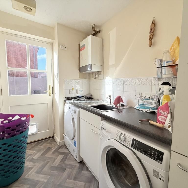 4 bedroom detached house to rent - Photo 1