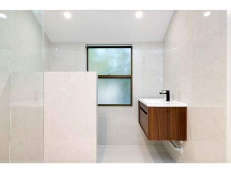Newly Renovated Oversized Family Home - Photo 5