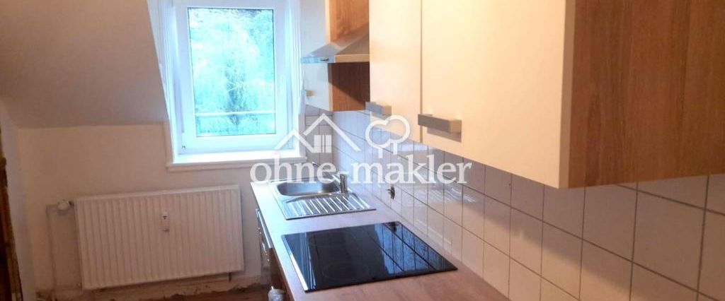 Frisch renoviert! Zentrale 2-Zimmer-Dachgeschoss-Wohnung mit Einbauküche in Flensburg - Photo 1