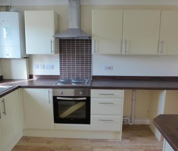 2 bedroom end of terrace house to rent - Photo 2