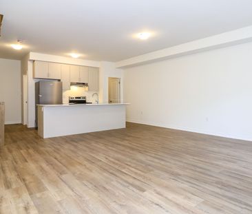 For Lease - 2023 Matteer Court Unit# Unit 21, Innisfil, Ontario - Photo 4