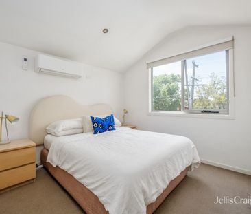 Spacious and Modern One-BR Townhouse - Photo 3