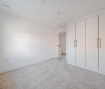 4 bedroom detached house to rent - Photo 2