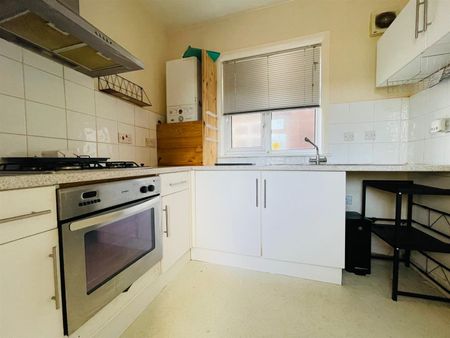 1 Bed Flat - Photo 3