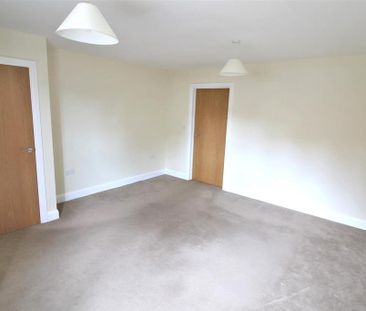 3 bedroom end of terrace house to rent - Photo 2