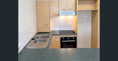 Lovely Family Townhouse In A Prime Location - Photo 5