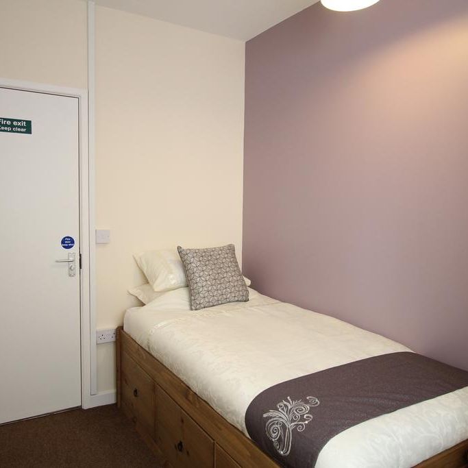 1 bedroom in a house share to rent - Photo 1