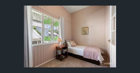 Stunning Character Home in a Sought-After South Toowoomba Location - Photo 4