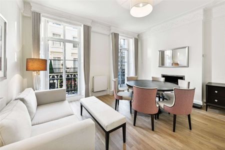 A bright and newly decorated maisonette situated on a popular North Belgravia street. - Photo 3