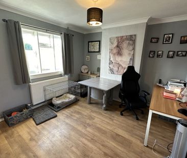 Sutton Crescent - Photo 5