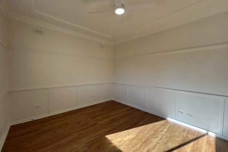 Renovated home close to everything! - Photo 4