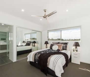 Stunning Home in Coomera, Close to the Shops - Photo 3