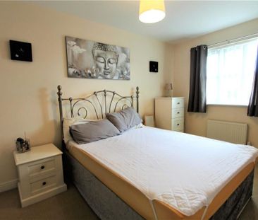 3 bedroom mews to rent - Photo 3