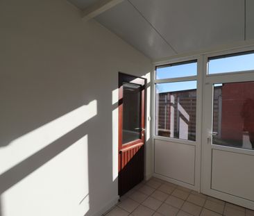 Ruime gezinswoning met terras en tuin - Photo 1