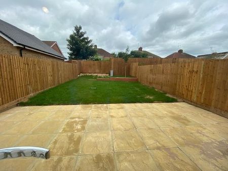 Waterfield Close - Photo 3