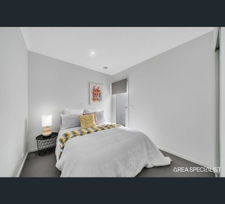 19 Rosebank Walk, Thornhill Park, Vic 3335 - Photo 3