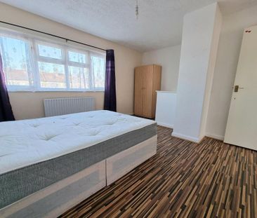 3 bedroom terraced house to rent - Photo 4