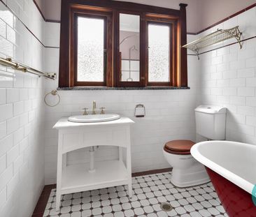 PEACEFUL HOME WITH EXPANSIVE BACKYARD, MINUTES FROM SHOPS - Photo 6